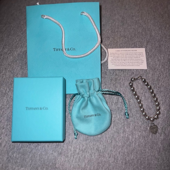 Tiffany and Co. heart tag bracelet, sterling silver, 8mm - Picture 4 of 5